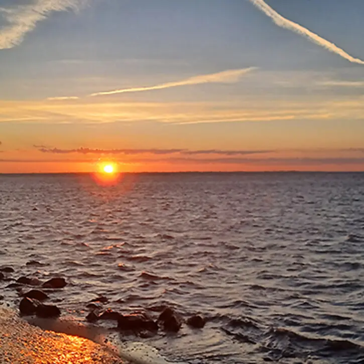 QiGong in Winsen Luhe – Energiefluss & Achtsamkeit stärken. Auf dem Bild zu sehen, ein Sonnenuntergang am Meer